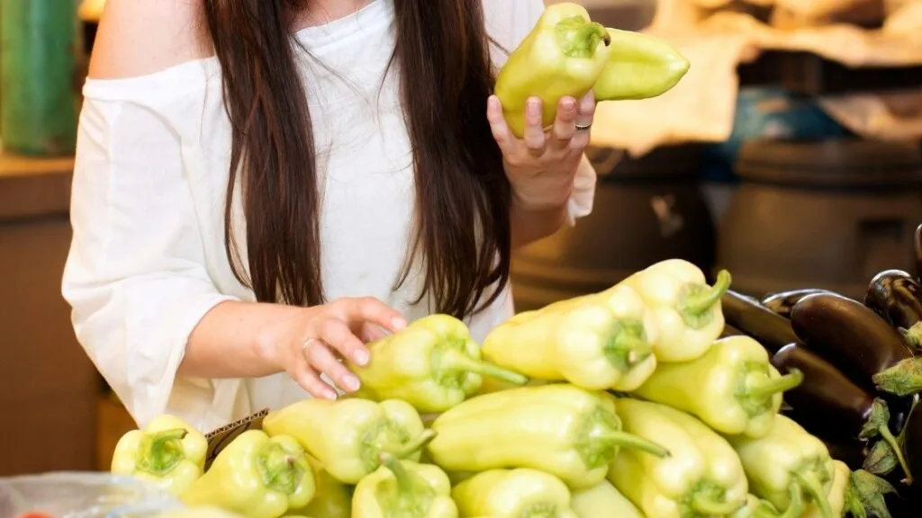 Nutrition in white bell peppers: