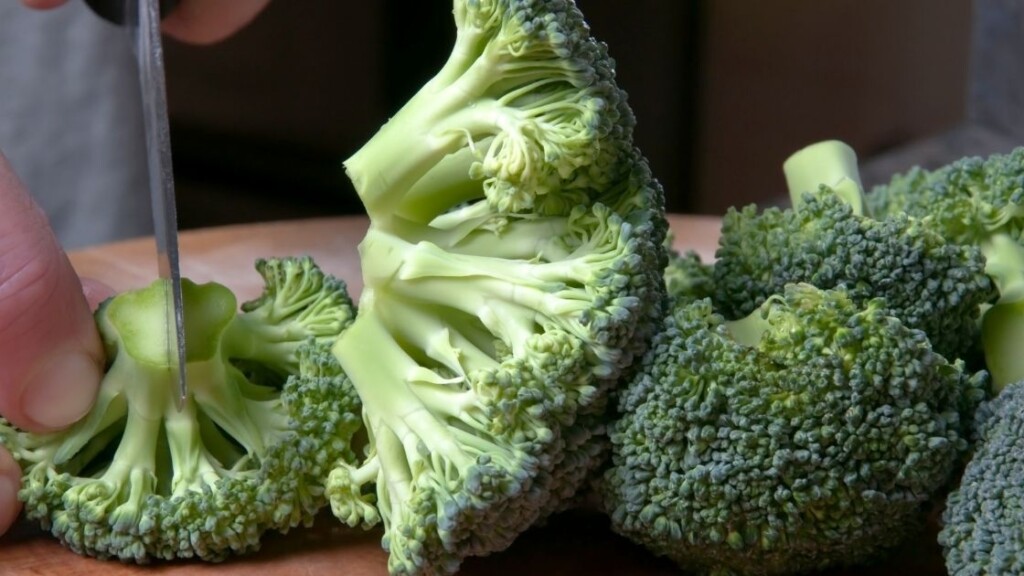 The best way to chop broccoli
