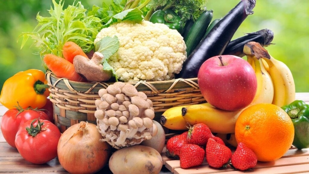 What are the fundamental differences between fruits and vegetables